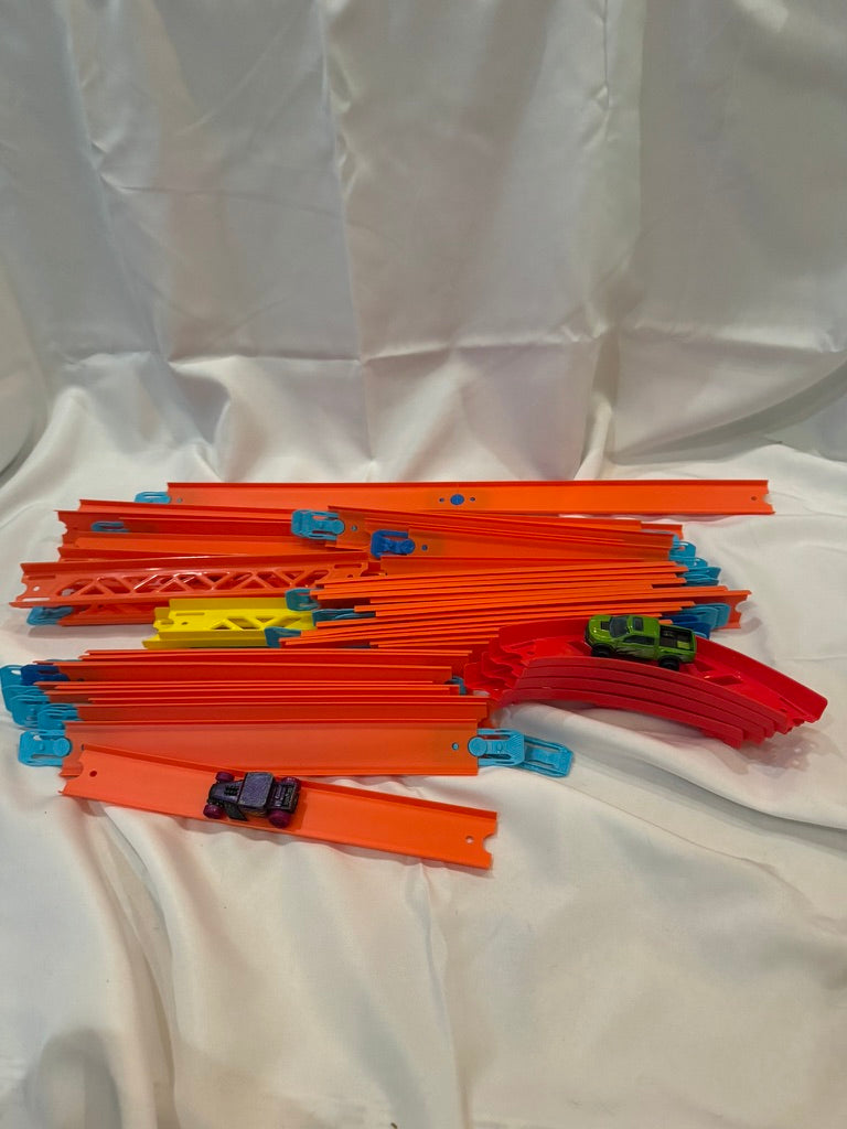 Hot Wheels - Race Track - 50+ road sections and curves